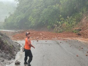 Hujan Lebat Picu Longsor di Sejumlah Kawasan di Agam