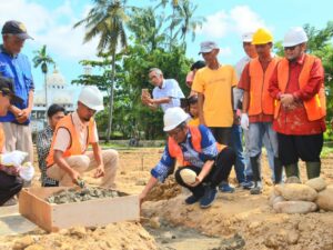 Pemko Padang membangun SMPN 47 yang berada di Kampung Melayu Pia Tanah Sirah, Kelurahan Tanah Sirah Piai Nan XX, Kecamatan Lubuk Begalung