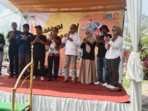 Staf Ahli Pemko Payakumbuh Elvi Jaya membuka secara resmi ajang Festival Skateboard Batang Agam 2023 yang digelar di Skatepark Batang Agam,