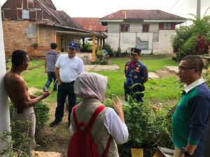 Penjabat (Pj) Wali Kota Payakumbuh, Rida Ananda bersama tim sapu bersih dari pemberantasan hewan liar melakukan rapat terbatas