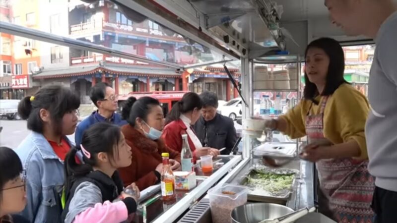 Seorang YouTuber asal Padang, Sumatra Barat (Sumbar) bernama Shanty, sukses memperkenalkan sejumlah masakan Indonesia di China. Masakan