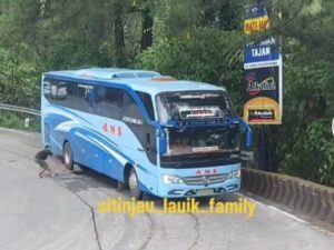 Baru-baru ini di media sosial viral aksi heroik seorang pria yang melakukan penyelamatan terhadap bus ANS yang rem blong di Sitinjau Lauik
