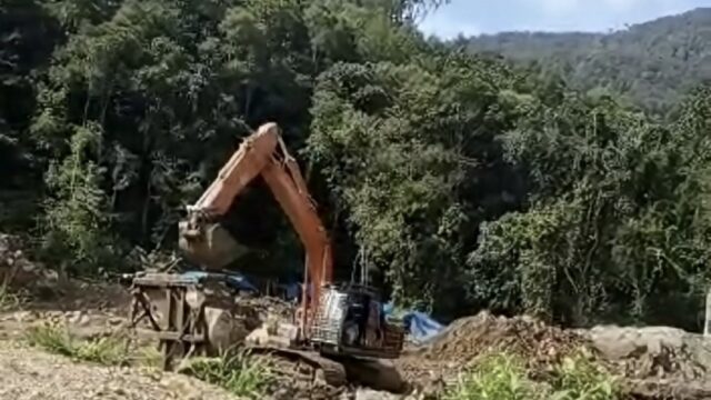 Sebanyak 11 orang dilaporkan meninggal dan 25 orang lainnya masih tertimbun di lokasi tambang emas di Sungai Abu, Kecamatan Hiliran Gumanti,