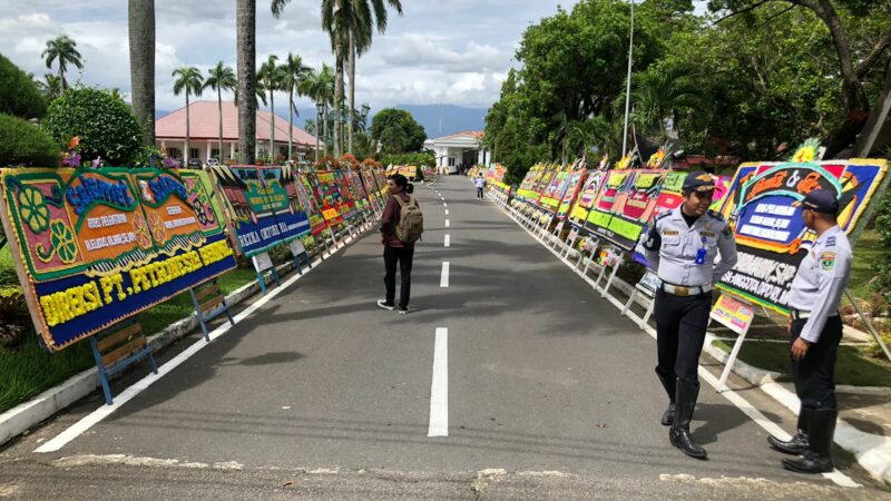 Jelang pelantikan Wawako Padang Ekos Albar siang ini di Auditorium Gubenur Sumbar, ratusan karangan bunga memenuhi Auditorium Gubernuran