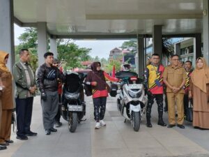 Tiga orang warga Payakumbuh berangkat ke Tanah Suci Mekkah dengan sepeda motor. Keberangkatan mereka yaitu Nazif Ayani, Ratnawati dan