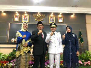 Gubernur Sumbar Mahyeldi Ansharullah resmi melantik Ekos Albar menjadi Wawako Padang. Pelantikan ini dilaksanakan di Istana Gubernur