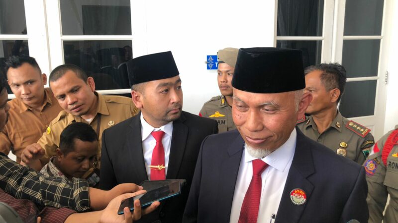 Gubernur Sumbar, Mahyeldi menyebut tidak mengetahui insiden pengusiran mobil dinasnya di KPU. Menurut Mahyeldi, ia tidak menaikki mobil dinas