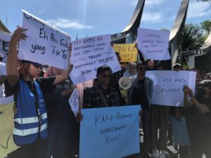 Ratusan wartawan yang tergabung dalam Koalisi Wartawan Anti Kekerasan (KWAK) Sumatra Barat (Sumbar) mengelar aksi unjuk rasa di kanto