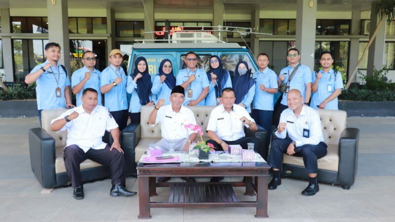 Asisten II Pemko Payakumbuh Elzadaswarman bersama Kepala Dinas Komunikasi dan Informatika Kota Payakumbuh tampil dalam dialog interaktif