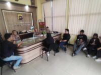 Usai menggelar aksi buntut dari pelarangan liputan Wawako Padang, KWAK Sumbar resmi melaporkan beberapa oknum pegawai Pemprov ke Polda