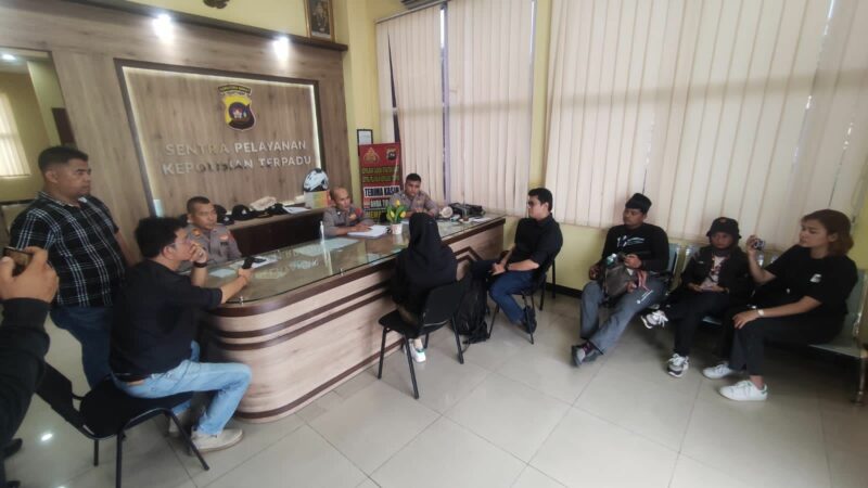 Usai menggelar aksi buntut dari pelarangan liputan Wawako Padang, KWAK Sumbar resmi melaporkan beberapa oknum pegawai Pemprov ke Polda