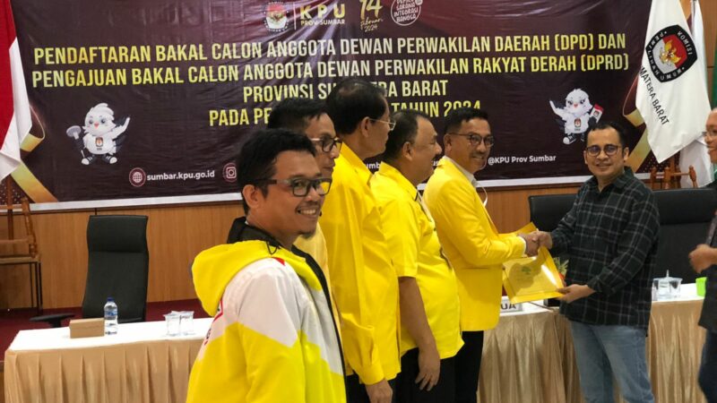 DPD Partai Golkar Sumbar resmi mendaftarkan kader terbaiknya berkompetisi menjadi Caleg dalam pesta demokrasi di KPU Sumbar.