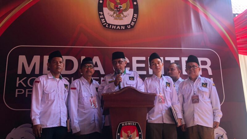 Ketua DPW PBB Sumbar, Zaldi Heriwan mendaftarkan 60 orang kadernya sebagai bakal calon legislatif (bacaleg) ke KPU Sumbar.