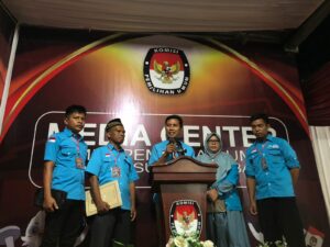 DPW Partai Gelora Sumbar mendaftarkan bakal calon legislatif (bacaleg) ke Komisi Pemilihan Umum (KPU) Sumbar pada Minggu (14/5/2023) malam