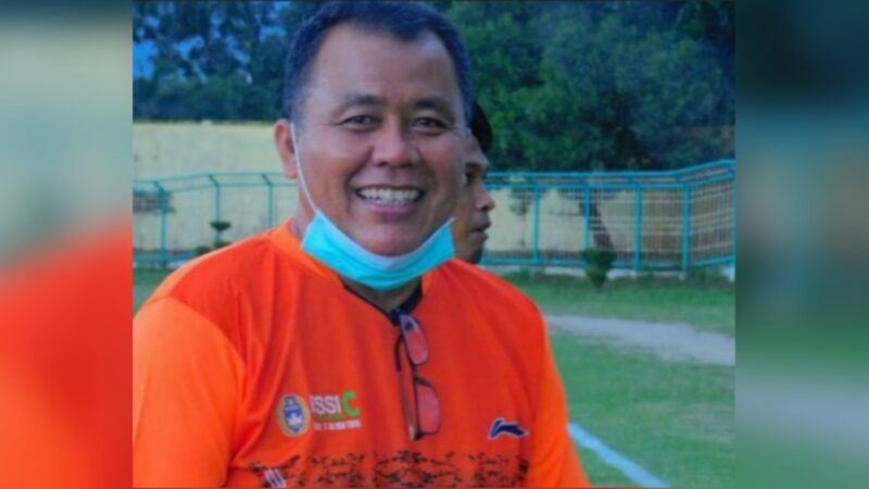 Kabar duka menyelimuti dunia sepak bola Sumatra Barat (Sumbar). Mantan pelatih Semen Padang FC, Syafrianto Rusli meninggal dunia pada