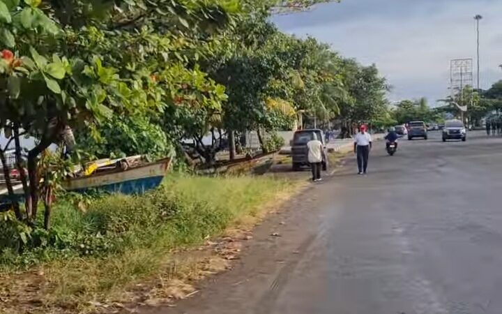 Mantan Dirlantas Polda Sumbar Brigjen Pol Singgamata mengungkapkan kekecewaannya soal kondisi jogging track yang ada di Pantai Padang.