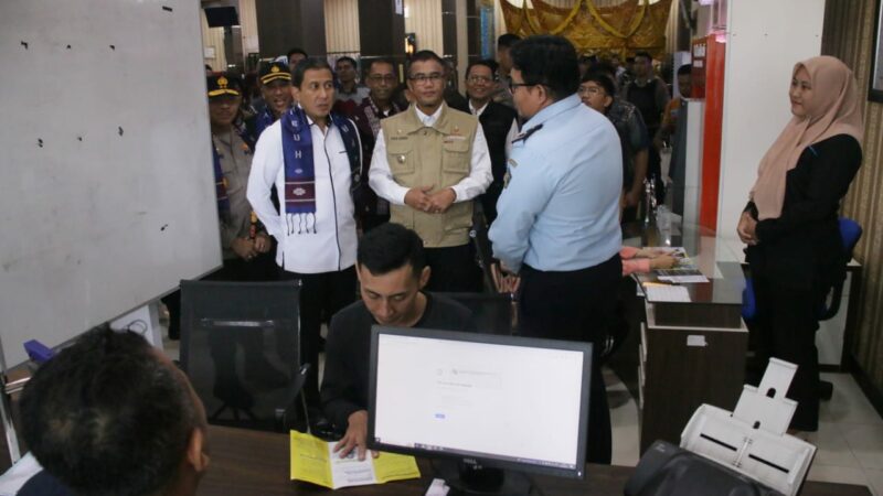 Irwasum Polri selaku Kepala Satgas Saber Pungli mencanangkan Payakumbuh sebagai Kota Bebas Pungutan Liar di Kantor Wali Kota Payakumbuh.