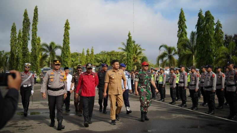Apel gelar pasukan Operasi Ketupat 2023 dalam rangka pengamanan Idul Fitri dilaksanakan serentak di seluruh Indonesia, Senin (17/4/2023).