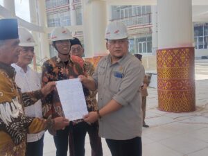 Pembangunan gedung baru DPRD Padang sudah mencapai 75 persen. DPRD berharap gedung itu bisa digunakan saat HUT Kota Padang pada Agustus