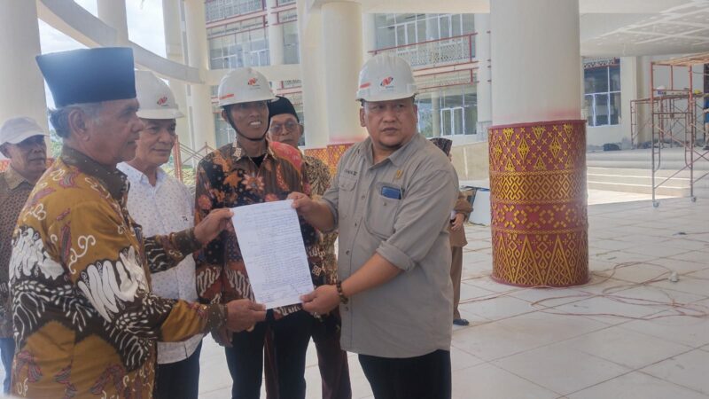 Pembangunan gedung baru DPRD Padang sudah mencapai 75 persen. DPRD berharap gedung itu bisa digunakan saat HUT Kota Padang pada Agustus