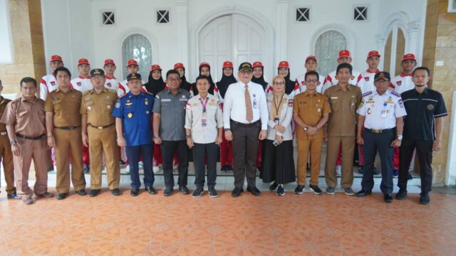 Sebanyak 14 calon Paskibraka utusan Kota Padang dilepas oleh Sekda Andree Algamar ke Provinsi Sumbar, Selasa, (8/5/2023). Ke-14 calon