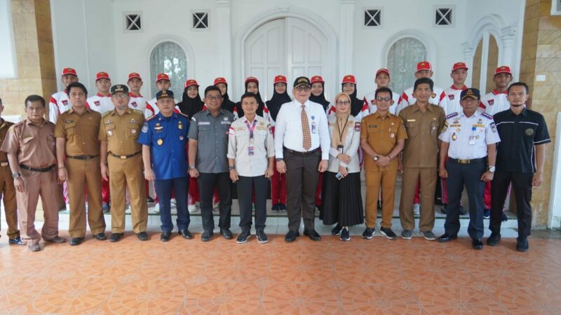 Sebanyak 14 calon Paskibraka utusan Kota Padang dilepas oleh Sekda Andree Algamar ke Provinsi Sumbar, Selasa, (8/5/2023). Ke-14 calon