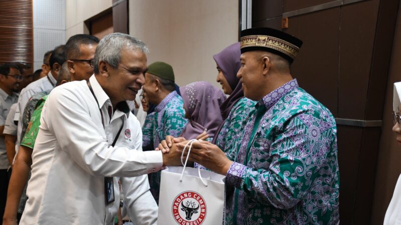 Semen Padang Lepas 21 Calon Jemaah Haji ke Tanah Suci