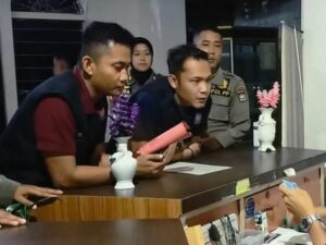 Dua pemilik penginapan di Kota Padang dipanggil Satuan Polisi Pamong Praja (Satpol PP) karena diduga melakukan pelanggaran peraturan daerah (perda).