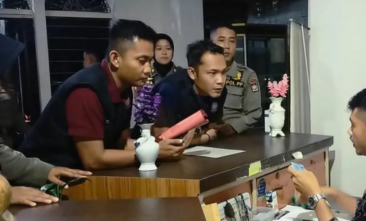 Dua pemilik penginapan di Kota Padang dipanggil Satuan Polisi Pamong Praja (Satpol PP) karena diduga melakukan pelanggaran peraturan daerah (perda).