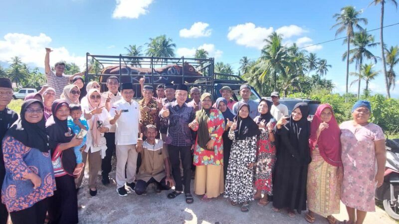 Ketua Umum Partai Gerakan Indonesia Raya (Gerindra) Prabowo Subianto berkurban satu ekor sapi seberat 1,2 ton di Sumatra Barat (Sumbar).