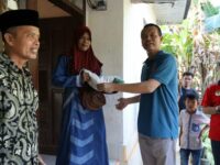 Wako Genius Umar Serahkan Bantuan untuk Korban Banjir Pariaman