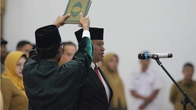 Kasat Pol PP Padang Mursalim Dilantik Jadi Kabiro Adpim Setprov Sumbar