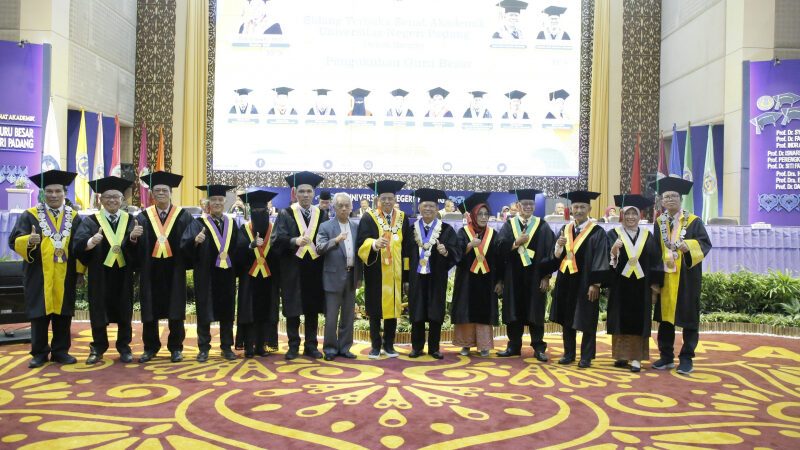 Senat Akademik UNP Kukuhkan 9 Guru Besar Baru