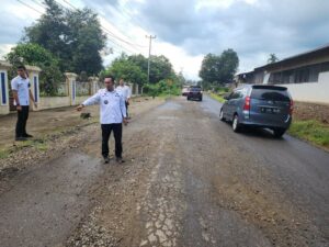 Jalan Provinsi di 7 Pintu Masuk Tanah Datar Rusak, Bupati Eka Temui Bina Marga