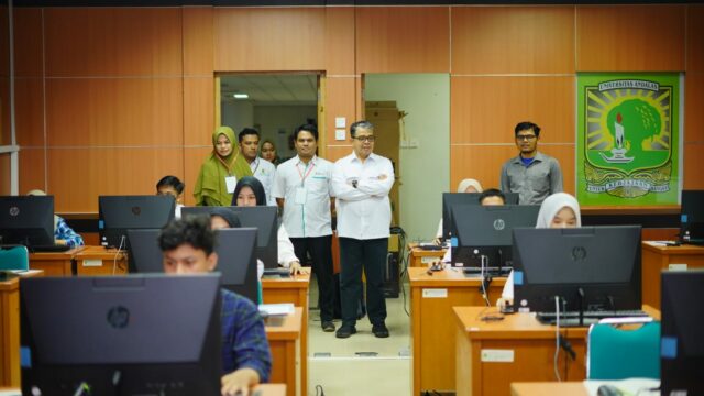 Diikuti 4.071 Peserta, Rektor Unand Pantau SIMA Akademik Ujian Tulis