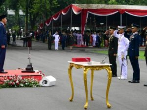 Presiden Jokowi Lantik 833 Calon TNI-Polri