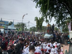 Minta Lahan Dikembalikan, Ribuan Masyarakat Air Bangis Demo Gubernur Sumbar