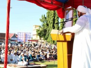 Ustadz Derry Sulaiman Khatib Salat Idul Adha di Pariaman