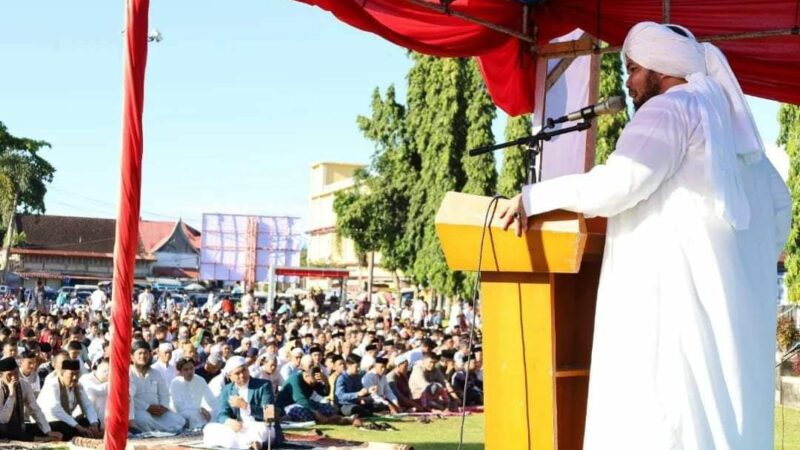 Ustadz Derry Sulaiman Khatib Salat Idul Adha di Pariaman