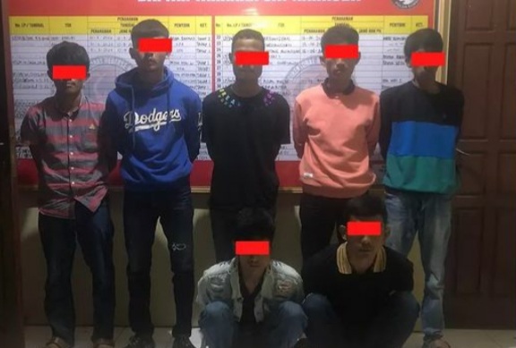 Diduga melakukan penyalahgunaan narkotika jenis ganja, tujuh orang pemuda ditangkap Sat Narkoba Polresta Bukittinggi, Kamis (6/7/2023).