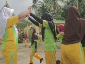 Bicara hiburan tradisional anak nagari Minangkabau, kita akan mengingat beberapa nama permainan yang barangkali sudah jarang didengar