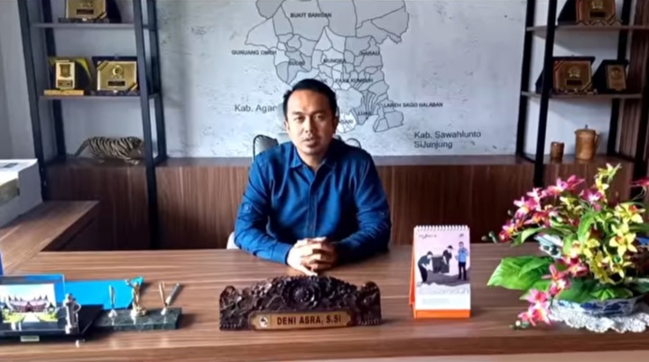 Kadisdik Limapuluh Kota, Afri Efendi, mangkir dua hari berturut-turut saat dipanggil DPRD. Pemanggilan itu terkait dengan video viral