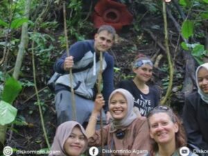 Bunga Raflesia Arnoldi tumbuh mekar di Jorong Batang Palupuh, Nagari Koto Rantang, Kecamatan Palupuh, Kabupaten Agam. Keberadaan bunga