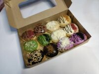 Zaman sekarang pengusaha kuliner semakin meningkat dengan berbagai ide usaha. Salah satunya ide usaha dengan berjualan donat.