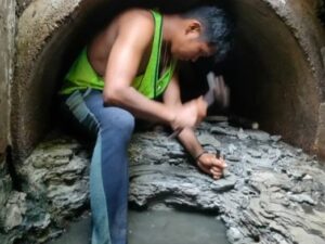 Beberapa waktu lalu, sejumlah kawasan di Kota Padang digenangi banjir akibat hujan lebat yang mengguyur ibukota Sumbar ini. Sebelumnya, Dinas