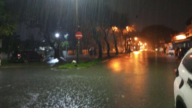 Padang Dikepung Banjir, BMKG: Hujan Diprediksi hingga Jumat Pagi