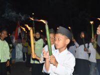 Ribuan Santri di Lubuk Basung Gelar Pawai Obor