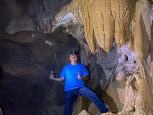 Mengintip Keindahan Goa Kelelawar di Indarung