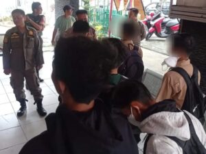 Lagi, Satpol PP Padang Tertibkan 7 Pelajar Keluyuran di Jam Sekolah