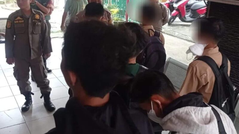 Lagi, Satpol PP Padang Tertibkan 7 Pelajar Keluyuran di Jam Sekolah